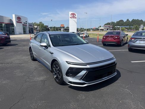 Used 2025 Hyundai Sonata SEL FWD image 3