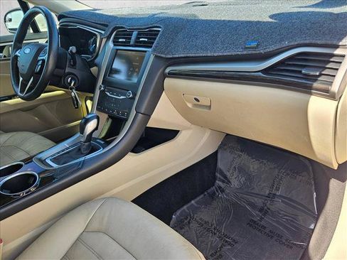 Used 2013 Ford Fusion SE FWD image 20