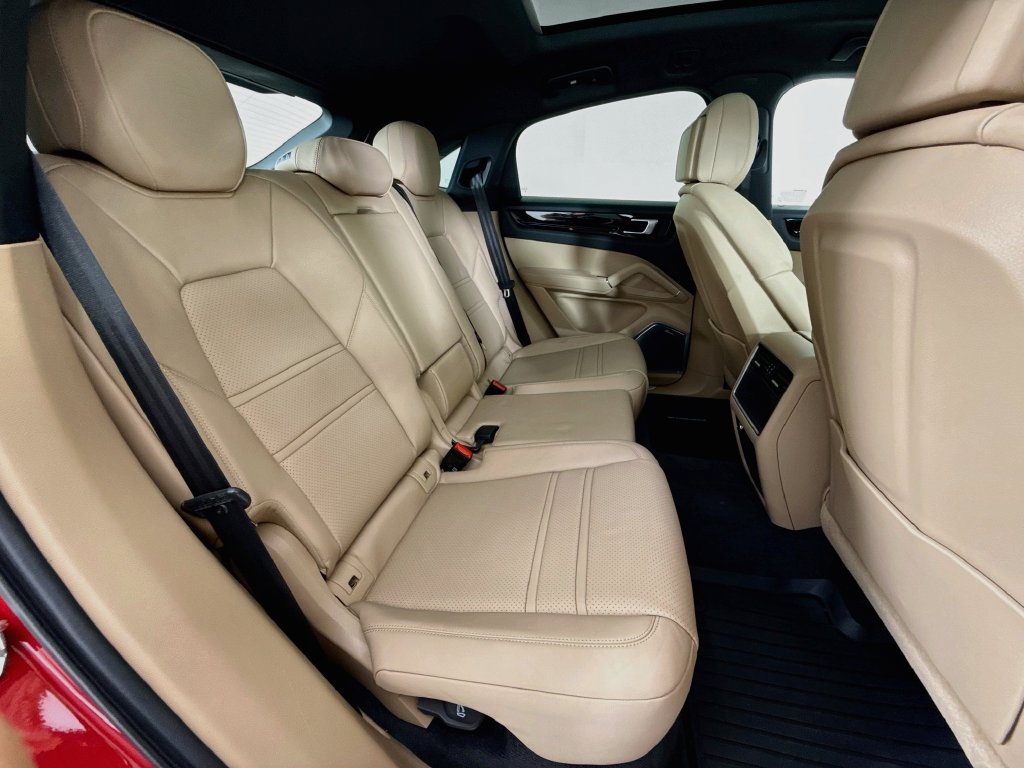 Certified 2023 Porsche Cayenne Coupe AWD/4WD image 29