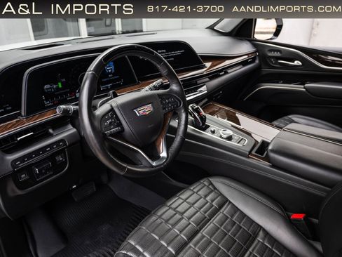 Used 2022 Cadillac Escalade Sport Platinum w/ Heavy-Duty Trailer Package AWD/4WD image 2