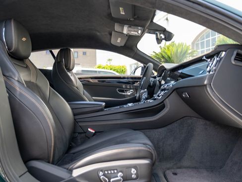Used 2023 Bentley Continental GT V8 image 22