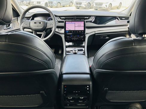 Used 2023 Jeep Grand Cherokee L Limited w/ Luxury Tech Group II image 29