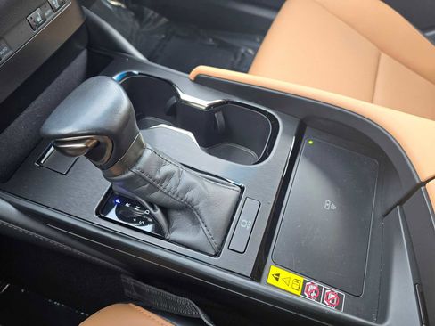 Used 2025 Lexus ES 350 w/ Premium Package image 30