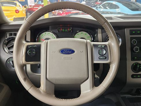 Used 2014 Ford Expedition XLT image 30