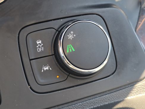 Used 2020 Chevrolet Traverse LT FWD image 7
