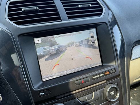 Used 2018 Ford Explorer XLT w/ Equipment Group 202A image 31