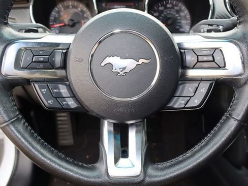 Used 2017 Ford Mustang Coupe RWD image 10