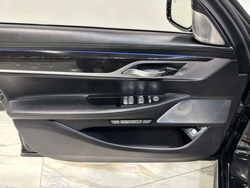 Used 2017 BMW 750i xDrive image 12