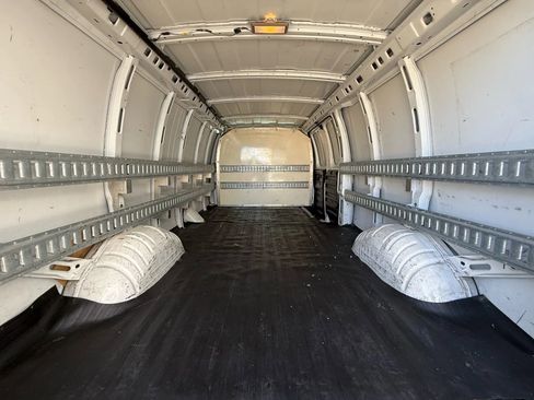 Used 2012 GMC Savana 2500 Extended RWD image 8