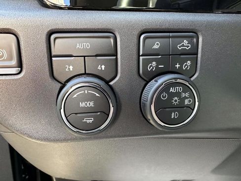 Used 2023 Chevrolet Silverado 1500 LTZ w/ LTZ Convenience Package II AWD/4WD image 17