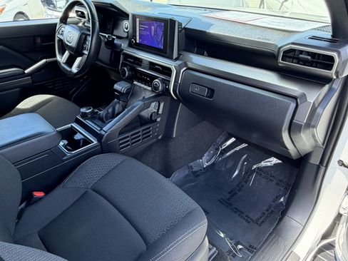 Certified 2025 Toyota 4Runner SR5 AWD/4WD image 10
