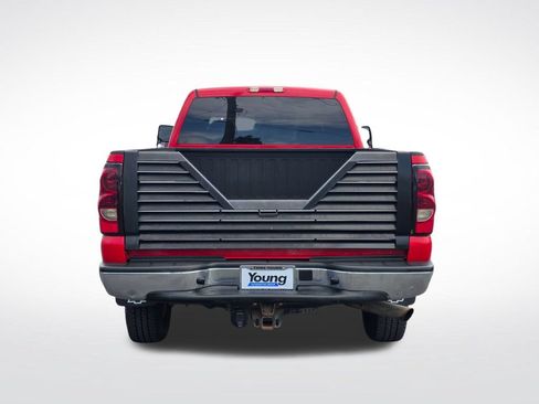 Used 2004 Chevrolet Silverado 2500 LS w/ Skid Plate Package AWD/4WD image 4