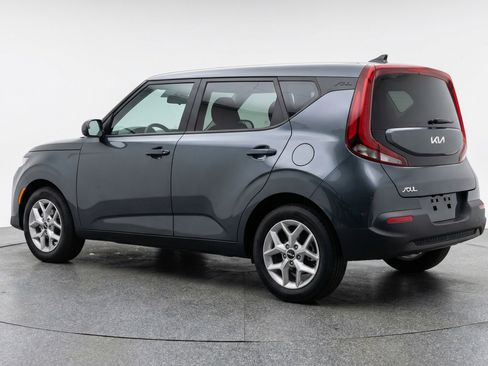 Used 2025 Kia Soul LX w/ LX Technology Package FWD image 6