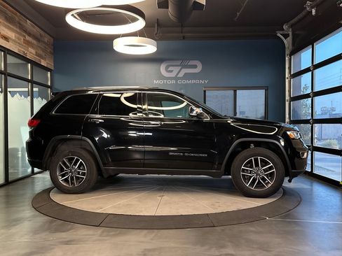 Used 2021 Jeep Grand Cherokee Limited AWD/4WD image 2