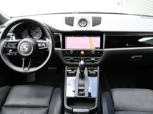 Certified 2023 Porsche Macan AWD/4WD image 23