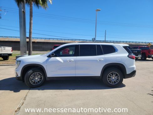 Used 2025 GMC Acadia Elevation image 4