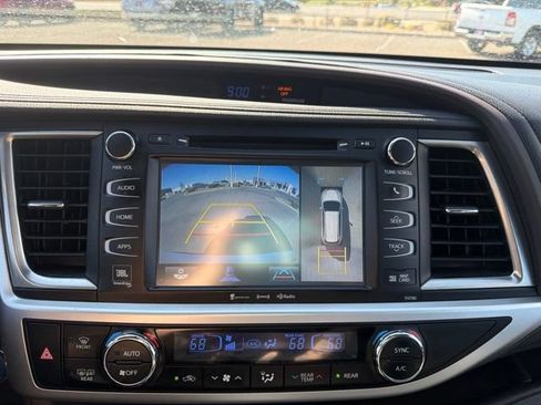 Used 2018 Toyota Highlander Limited Platinum w/ Carpet Mat Package (TMS) AWD/4WD image 20