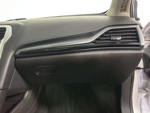 Used 2015 Ford Fusion SE FWD image 24