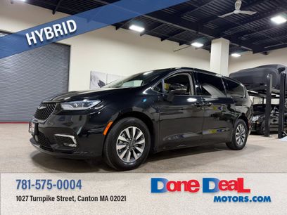 Used 2023 Chrysler Pacifica Touring-L