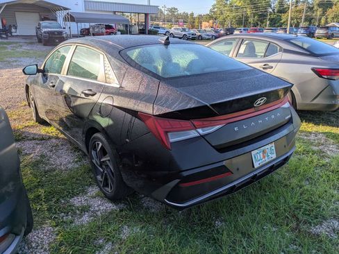 Used 2024 Hyundai Elantra Limited FWD image 3
