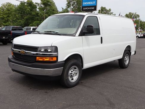 New 2025 Chevrolet Express 3500 w/ Chrome Appearance Package image 19