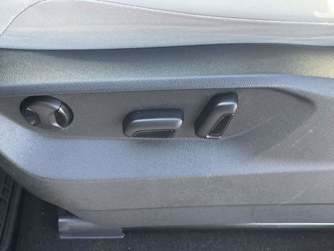 Used 2018 Volkswagen Tiguan SEL AWD/4WD image 19