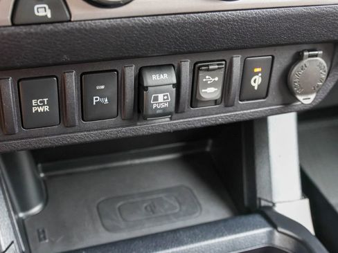 Used 2018 Toyota Tacoma Limited AWD/4WD image 19