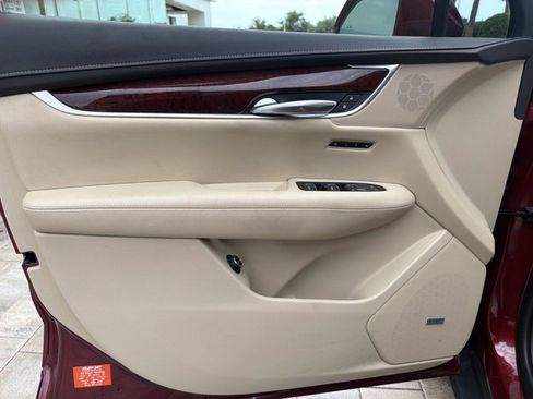 Used 2018 Cadillac XT5 Luxury w/ Driver Awareness Package FWD image 8