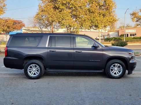 Used 2015 Chevrolet Suburban LT image 6