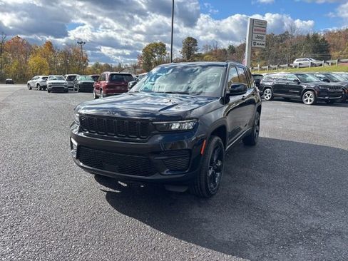 New 2025 Jeep Grand Cherokee Altitude image 1