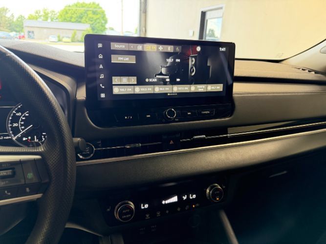 Used 2025 Mitsubishi Outlander SE FWD image 15