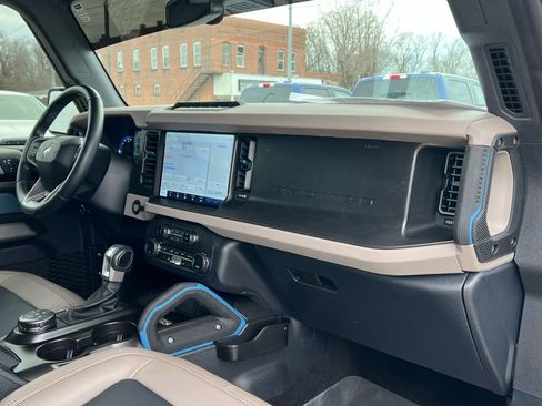 Used 2023 Ford Bronco Wildtrak image 19