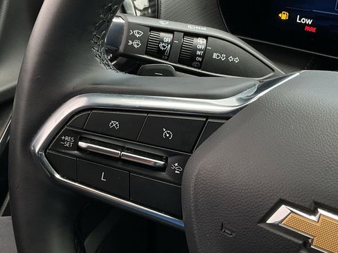 Used 2025 Chevrolet Equinox LT image 23