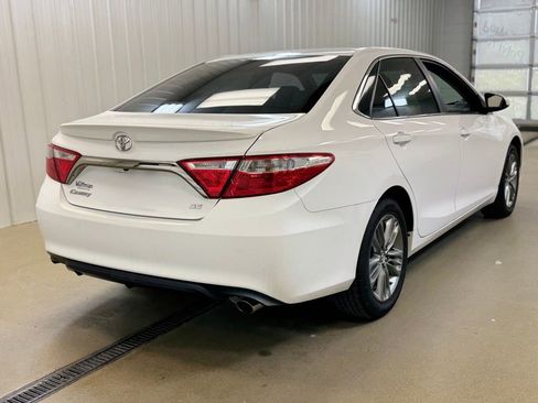 Used 2016 Toyota Camry SE image 5