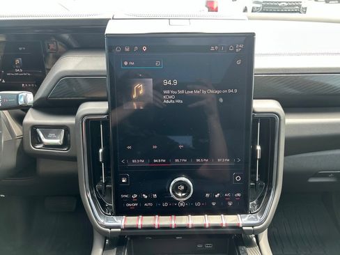Used 2025 GMC Yukon AT4 w/ AT4 Premium Plus Package AWD/4WD image 32