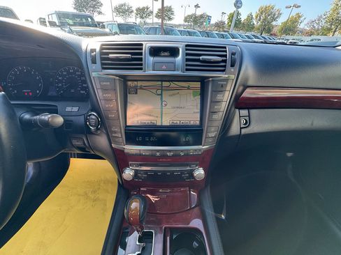 Used 2011 Lexus LS 460 w/ Comfort Pkg RWD image 19