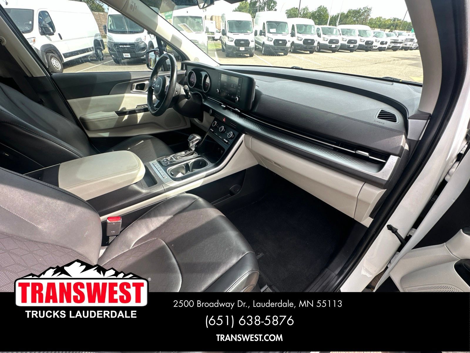 Used 2022 Kia Carnival LX FWD image 12