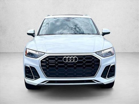 Used 2022 Audi Q5 2.0T Premium Plus w/ Premium Plus Package AWD/4WD image 3