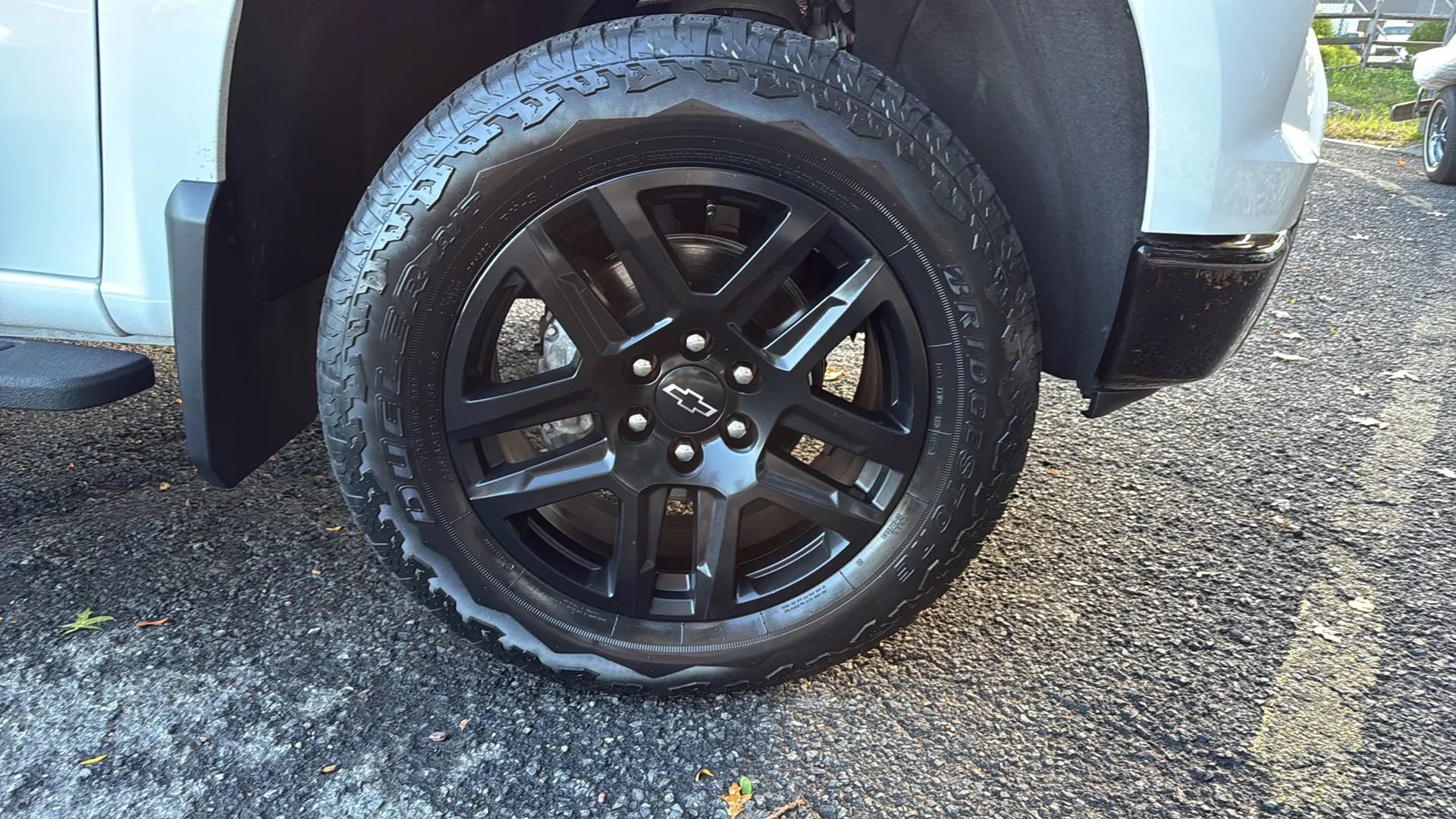 Used 2025 Chevrolet Silverado 1500 LT Trail Boss w/ Dark Appearance Package AWD/4WD image 12