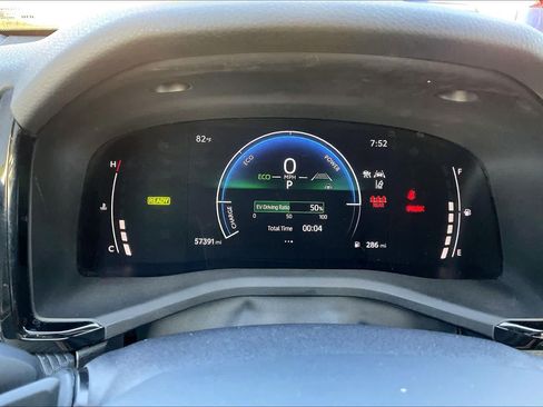 Used 2025 Toyota Camry SE FWD image 25