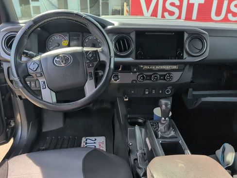 Used 2018 Toyota Tacoma TRD Sport image 10
