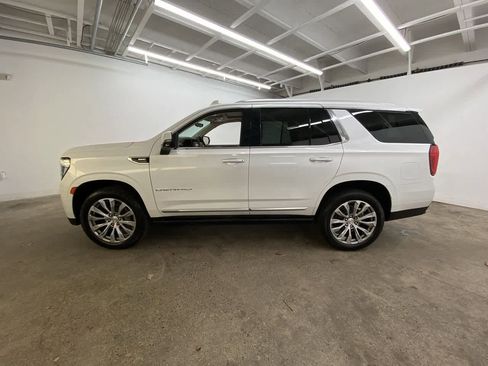 Used 2021 GMC Yukon Denali w/ Denali Premium Package image 3