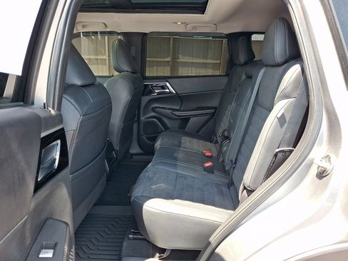 Used 2022 Mitsubishi Outlander SE AWD/4WD image 11