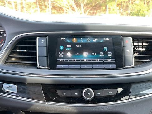 Used 2018 Buick Enclave Essence image 18