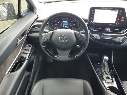 Used 2022 Toyota C-HR Limited image 10