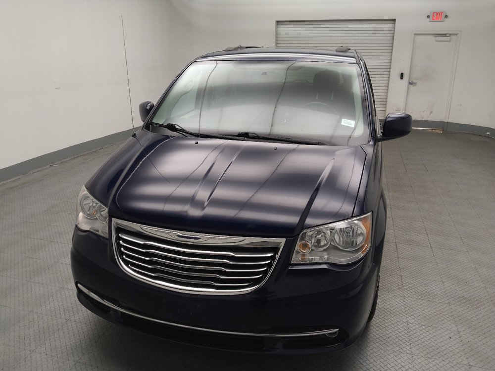 Used 2015 Chrysler Town & Country Touring FWD image 15