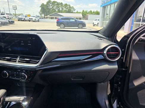 Used 2025 Chevrolet Trax RS w/ Sunroof Package FWD image 41