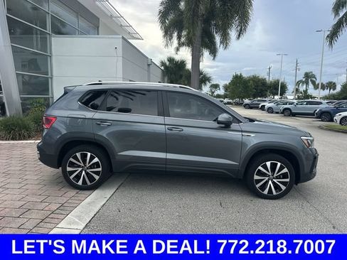 Certified 2023 Volkswagen Taos SE w/ Panoramic Sunroof Package FWD image 5