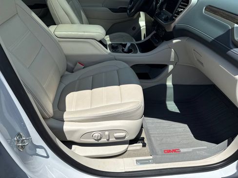 Used 2020 GMC Acadia Denali w/ Technology Package FWD image 25