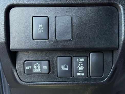 Used 2022 Toyota Tacoma TRD Off-Road w/ Technology Package image 21